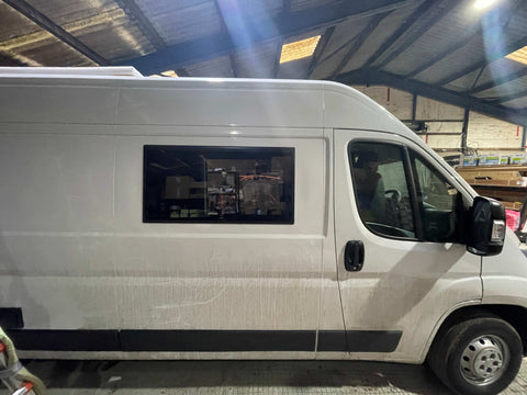 Ducato/Boxer/Relay Opening Flat Acrylic Window 1000x500 With blind and Fly net