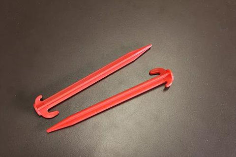 Red Plastic pegs